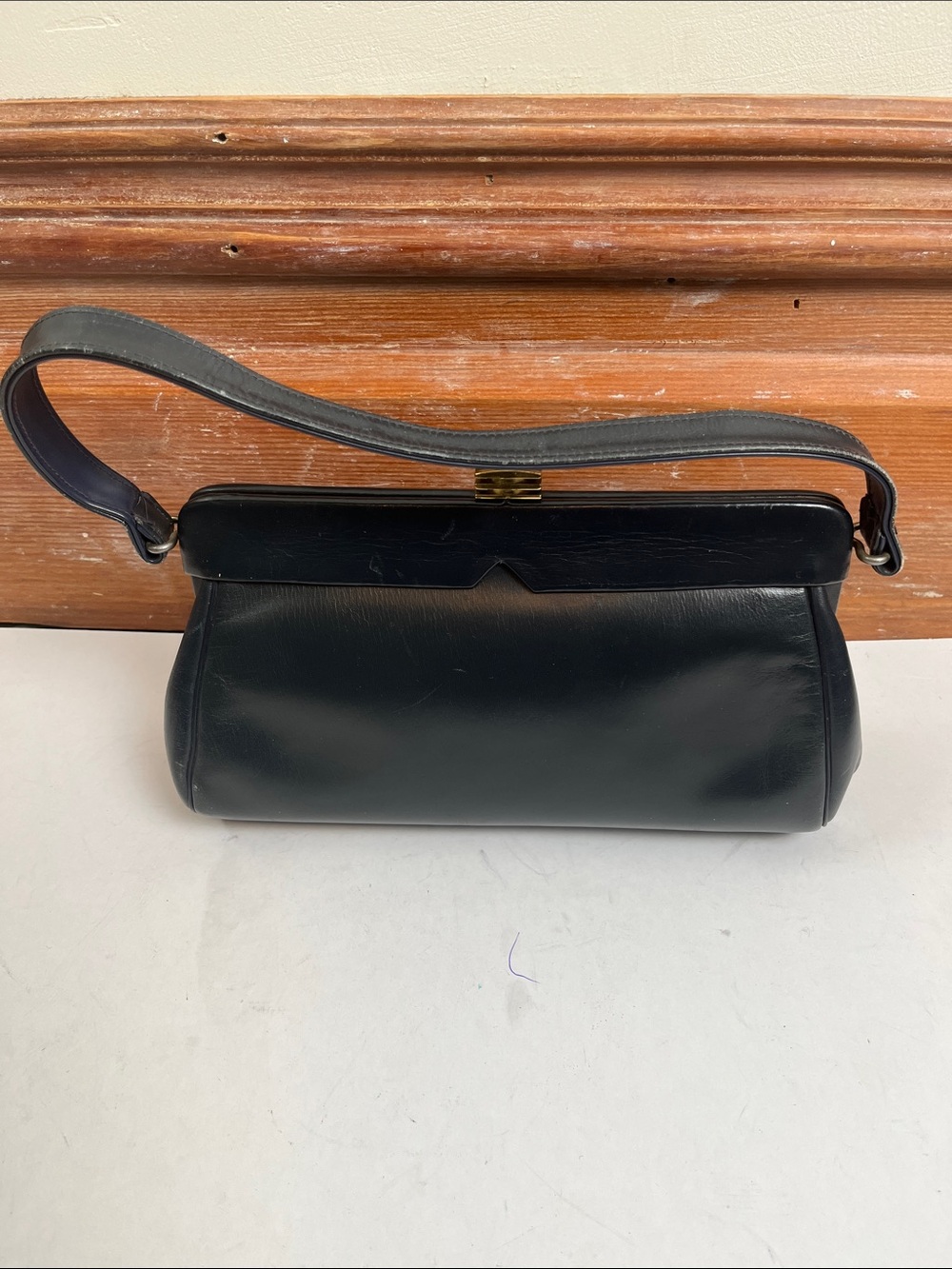 This vintage H. Margolin & Co. black leather handbag